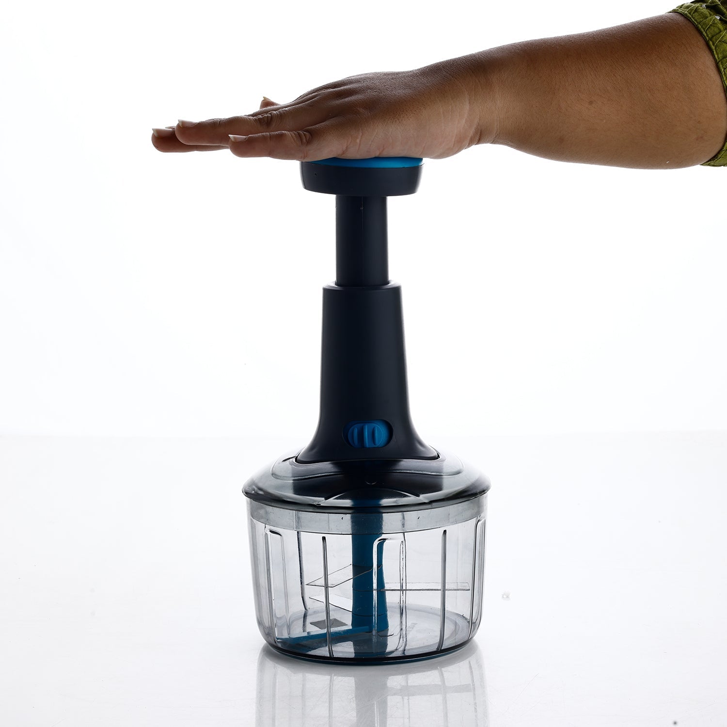 Ganesh Bingo push chopper with lock-unlock feature, 725ML Ganesh Bingo push chopper with lock-unlock feature, 725ML
